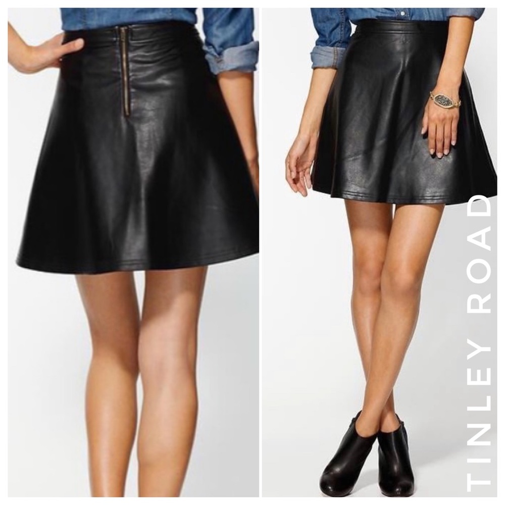 โ๐ป๐ฟsoldโ๐ป๐ฟ TINLEY ROAD NWT black vegan l - Picture 1 of 8